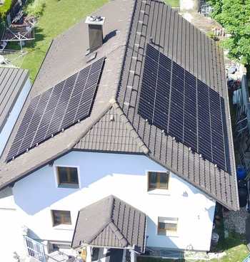 Bild einer Solaranlage auf einem Dach