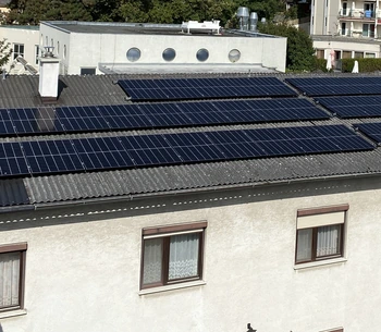 Bild einer Solaranlage auf einem Dach